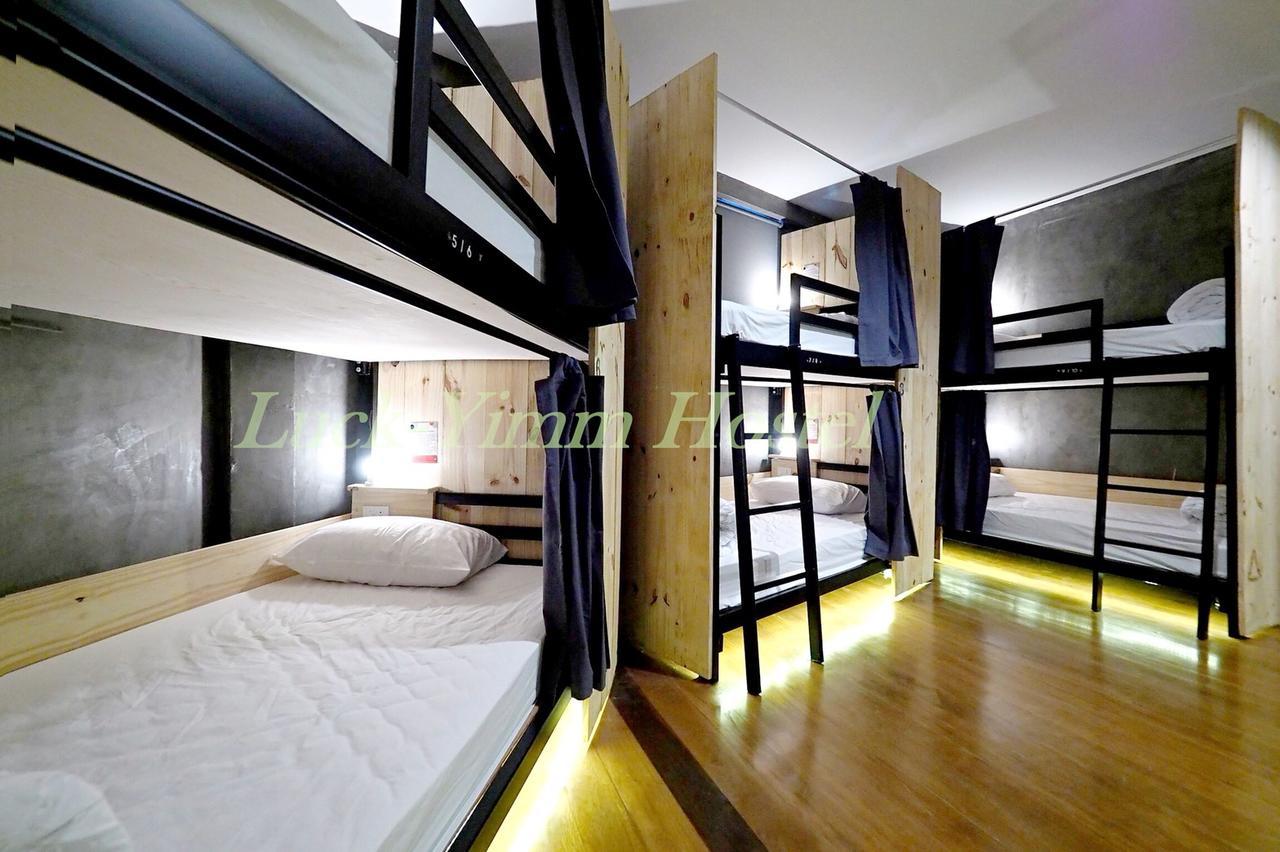 Luck Yimm Hostel (Adults Only) Bangkok Exterior photo