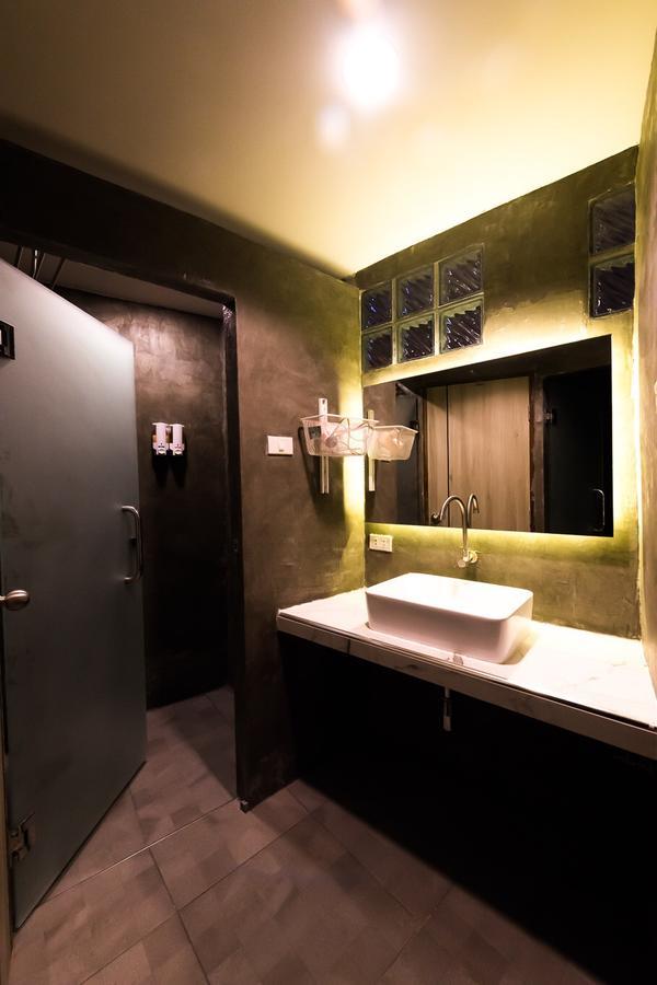 Luck Yimm Hostel (Adults Only) Bangkok Exterior photo