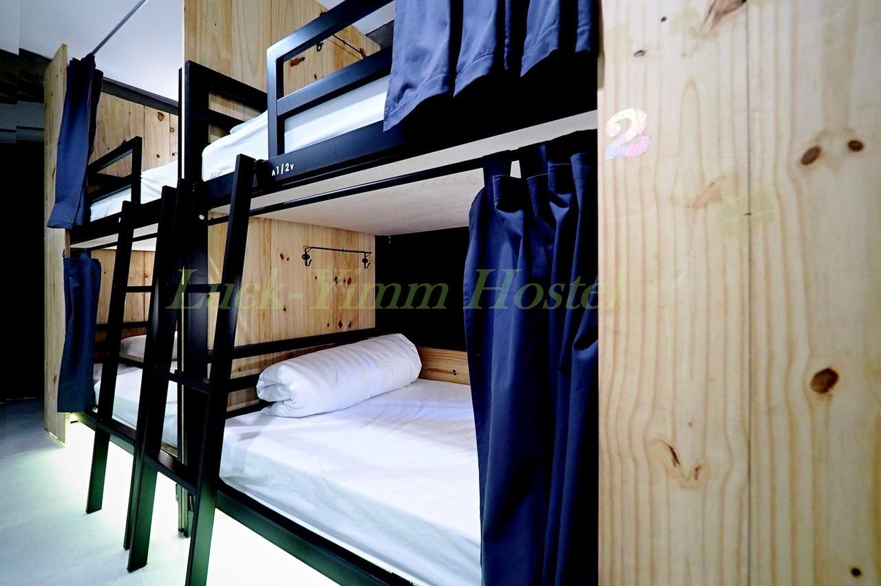 Luck Yimm Hostel (Adults Only) Bangkok Exterior photo
